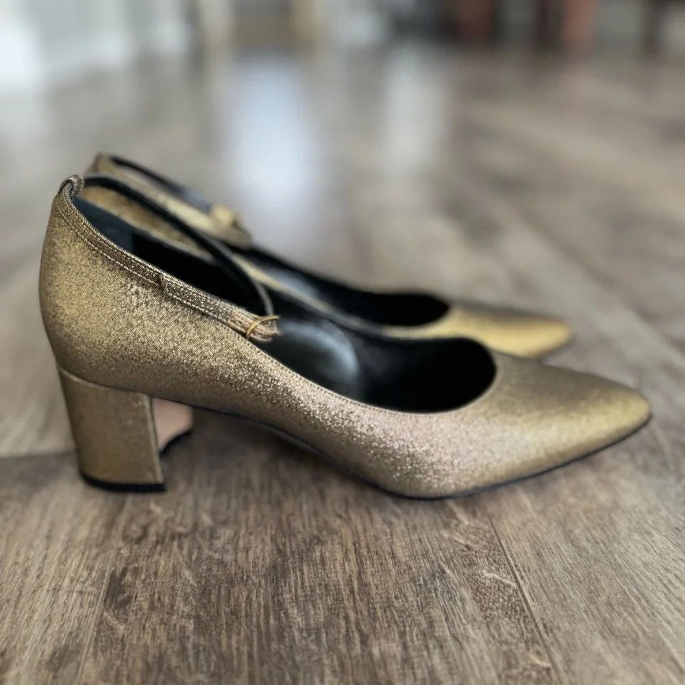 NWOT! MANOLO BLAHNIK Listony Gold Glitter Ankle Strap Pump, 30mm Heel - Size 37 - Picture 2 of 12